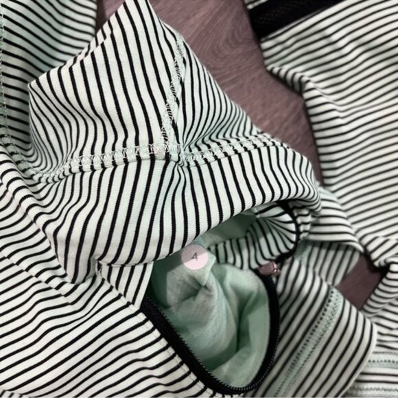 Lululemon Race With Grace 1/2 Zip Stripe Pullover Size 4 - Picture 5 of 5